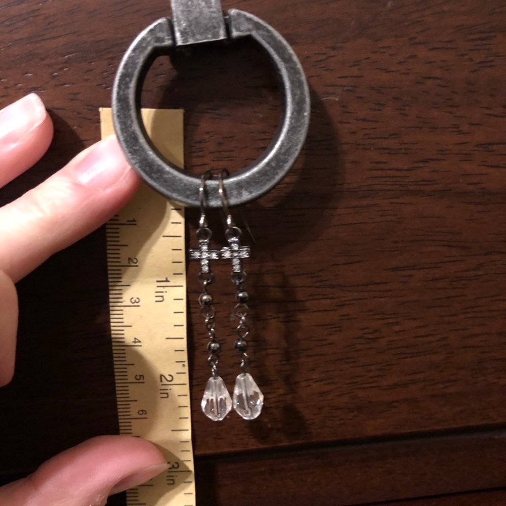 Earrings with clear crystal